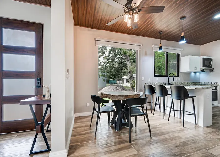 5 Mi To Ocean: 2-unit Gold Coast Getaway!